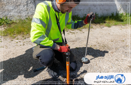 عمالة شركة كشف تسربات المياه في الشارقة